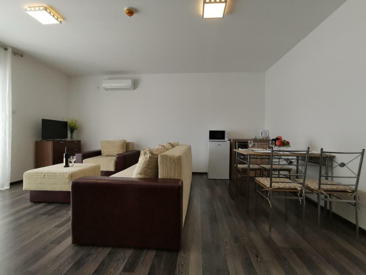 Apartments Apple Cat Montenegro Ko 비엘라 외부 사진