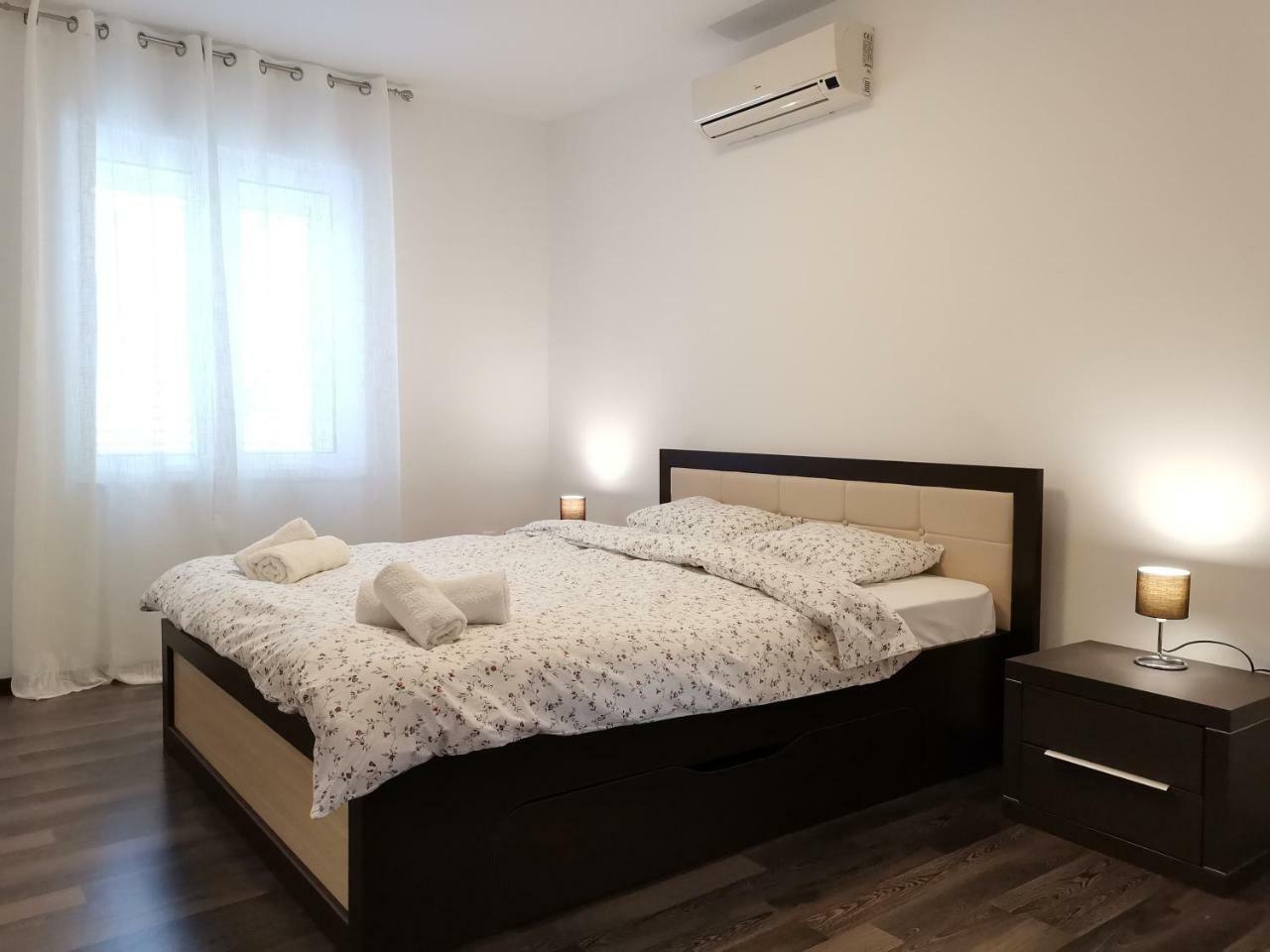 Apartments Apple Cat Montenegro Ko 비엘라 외부 사진